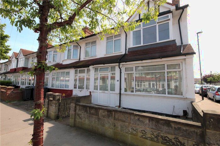 3 Bedroom End Of Terrace House To Rent In Warlingham Road, Thornton Heath, CR7