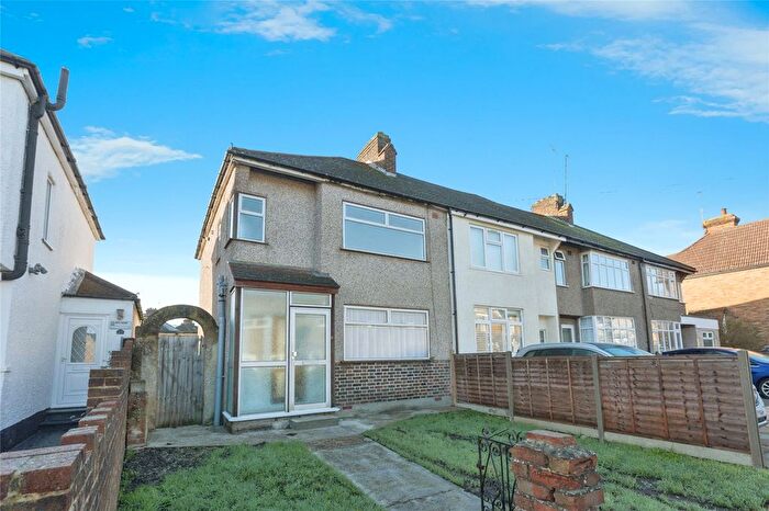 3 Bedroom End Terrace House For Sale In New Road, Swanley, Kent, BR8