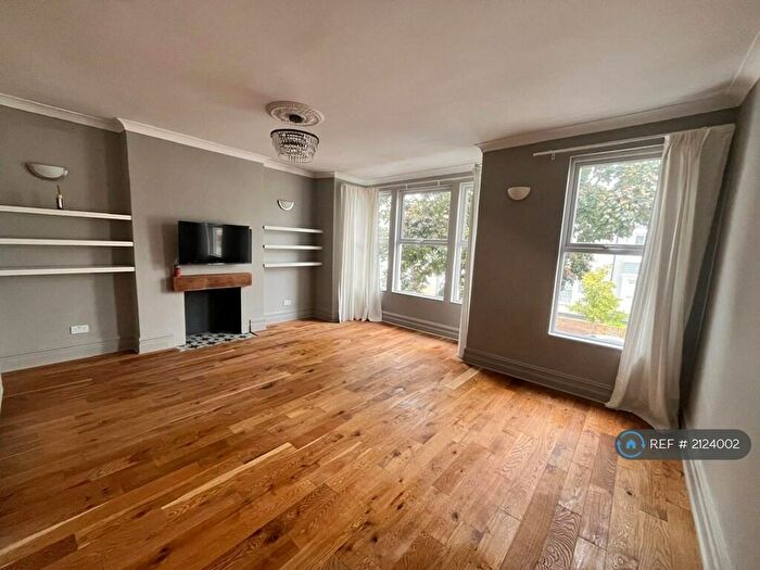 2 Bedroom Maisonette To Rent In Lancaster Gardens, Southend-On-Sea, SS1