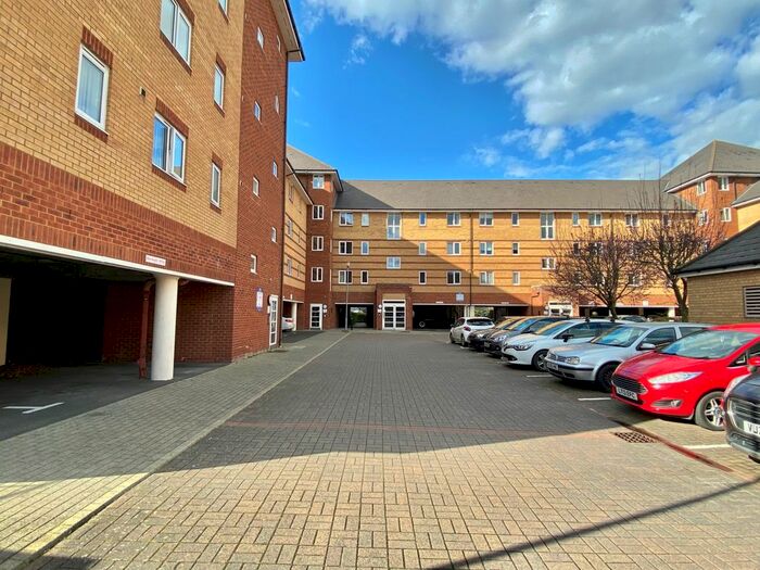 2 Bedroom Flat To Rent In St. Peter Street, Maidstone, ME16