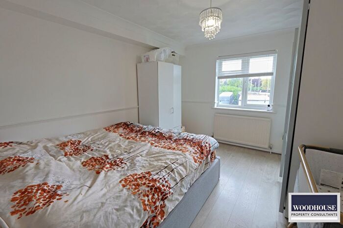 1 Bedroom Flat For Sale In Parkside, Waltham Cross, EN8