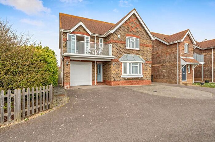 4 Bedroom Detached House For Sale In Beacon Drive, Selsey, PO20