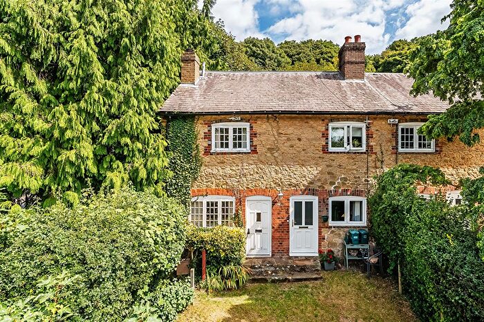 2 Bedroom Cottage For Sale In Wolfs Row, Limpsfield, Oxted, RH8