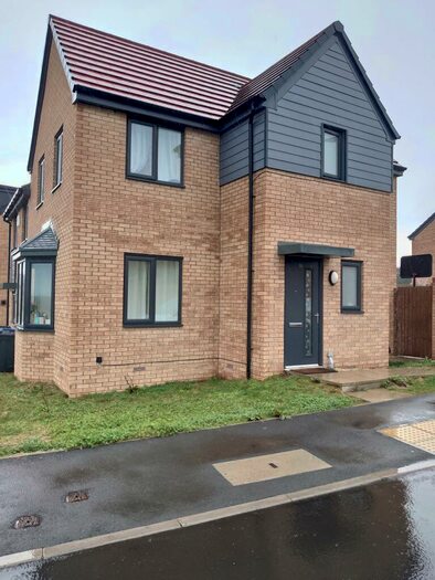 3 Bedroom House To Rent In Pommern Drive, Edlington, DN12