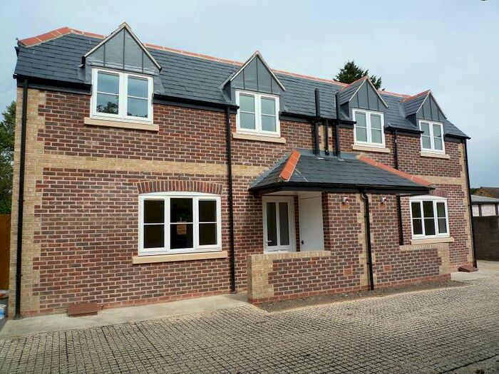 2 Bedroom Semi-Detached House To Rent In Milvery Way, Littlemore, Oxford, OX4