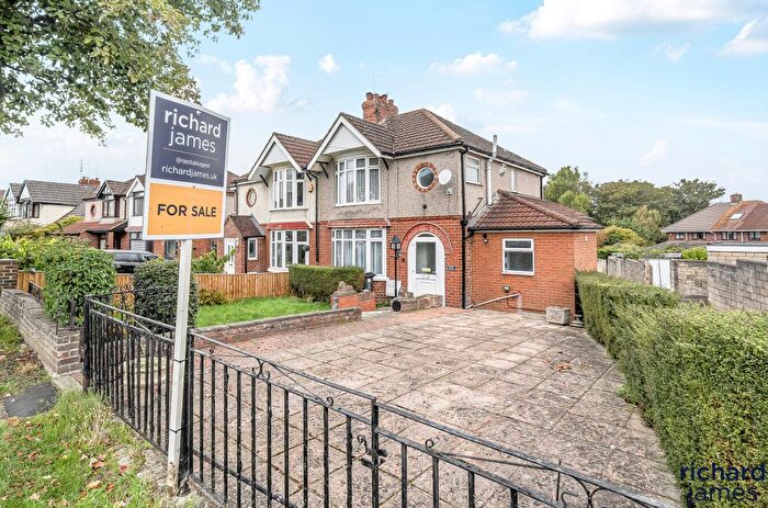 3 Bedroom Semi-Detached House For Sale In Whitworth Road, Swindon, SN25