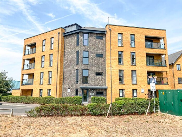 2 Bedroom Flat To Rent In Tala Close, Surbiton, KT6