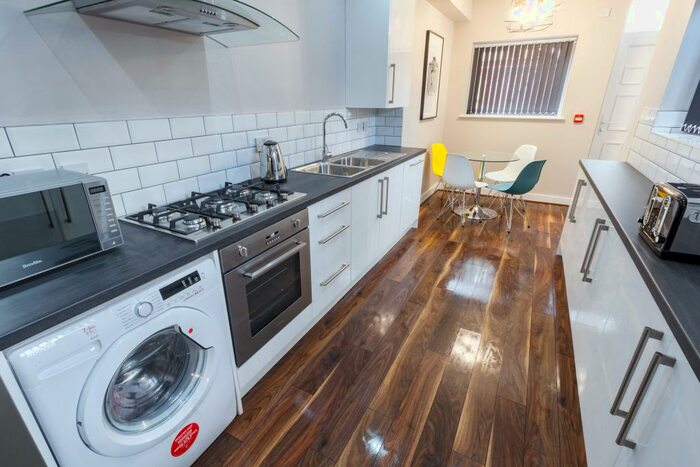 6 Bedroom Terraced House To Rent In Holt Road, L7