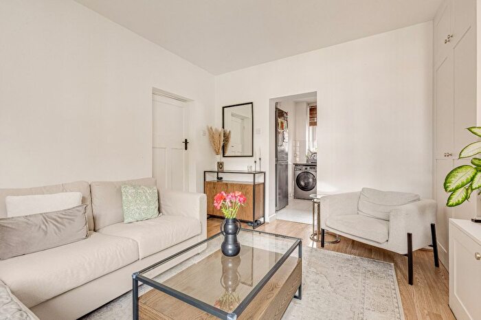 3 Bedroom Flat To Rent In Holman Hunt House, Field Road, W6