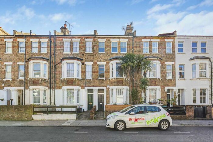 1 Bedroom Flat To Rent In Coningham Road, London, W12
