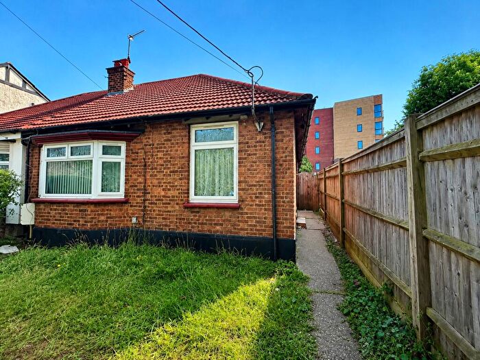 2 Bedroom Bungalow To Rent In Tennyson Drive, Basildon, Essex, SS13