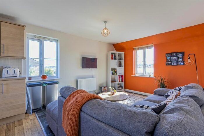 2 Bedroom Flat To Rent In Ffordd James Mcghan, Cardiff Bay, Cardiff, CF11