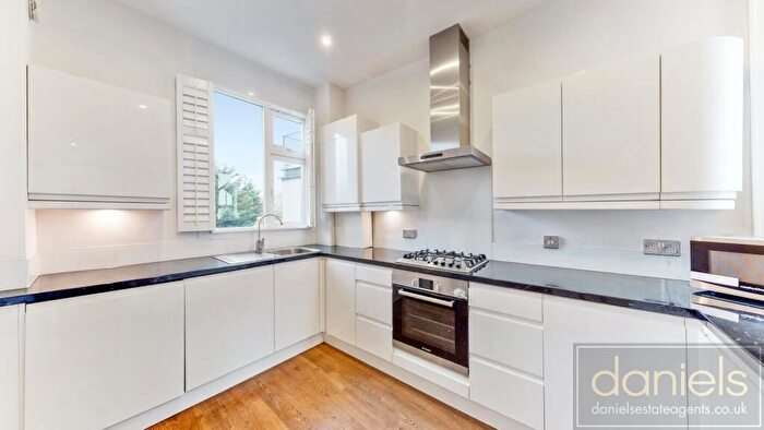 3 Bedroom Maisonette For Sale In Melrose Avenue, London, NW2