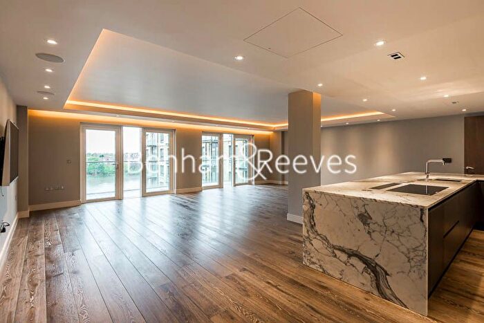4 Bedroom Flat To Rent In Regatta Lane, Hammersmith, W6