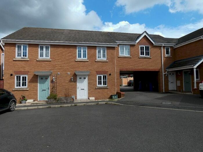 2 Bedroom Semi-Detached House To Rent In Stephenson Grove, Stoke-On-Trent, ST6