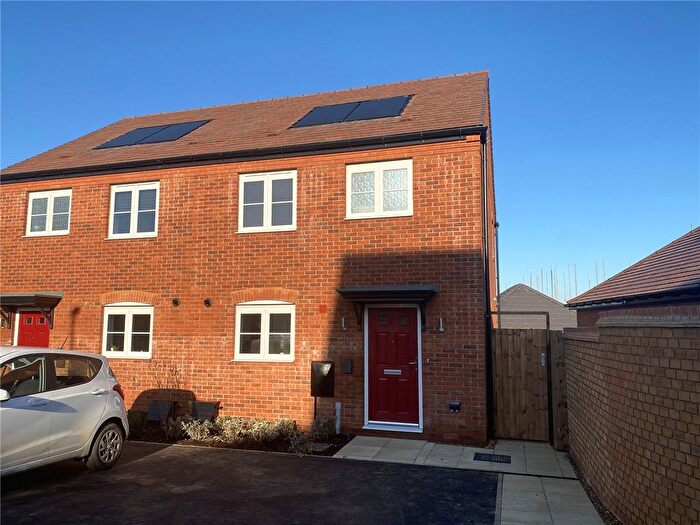 3 Bedroom Semi-Detached House To Rent In Gardenfield Crescent, Collingtree, Northampton, Northamptonshire, NN4