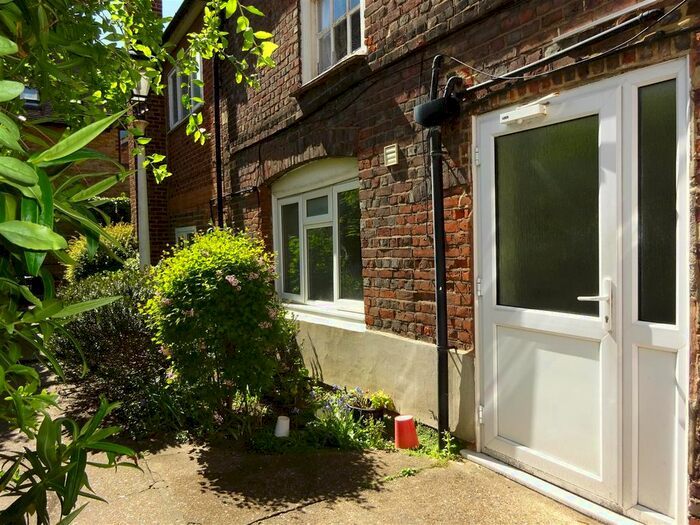 1 Bedroom Flat To Rent In High Street, Rochester ME1