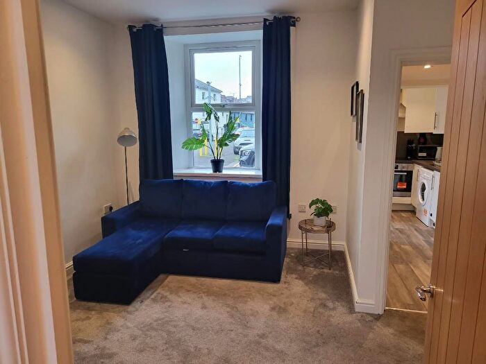 1 Bedroom Flat To Rent In Railway Street, Newport, South Wales, NP20