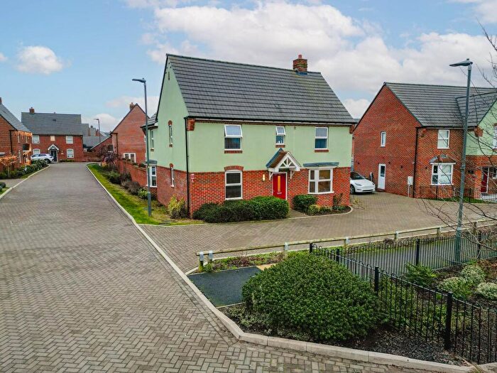 4 Bedroom Detached House For Sale In Portland Close, Broughton, HP22