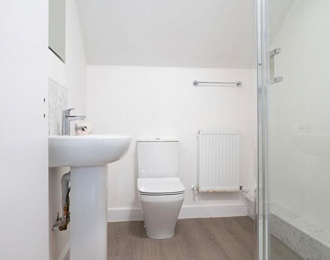 7 Bedroom Flat To Rent In Ruskin Avenue, Manchester, M14
