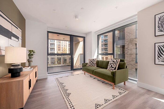 2 Bedroom Flat For Sale In The Crescent Collection At Arden, Greenwich, SE10