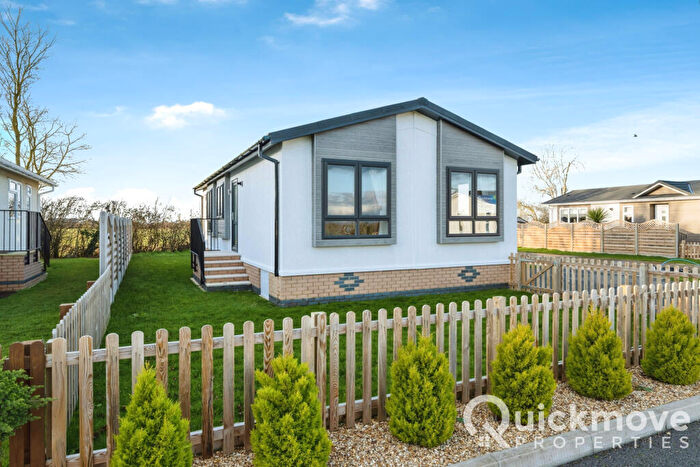 2 Bedroom Park Home For Sale In Kettering, Northamptonshire, NN14