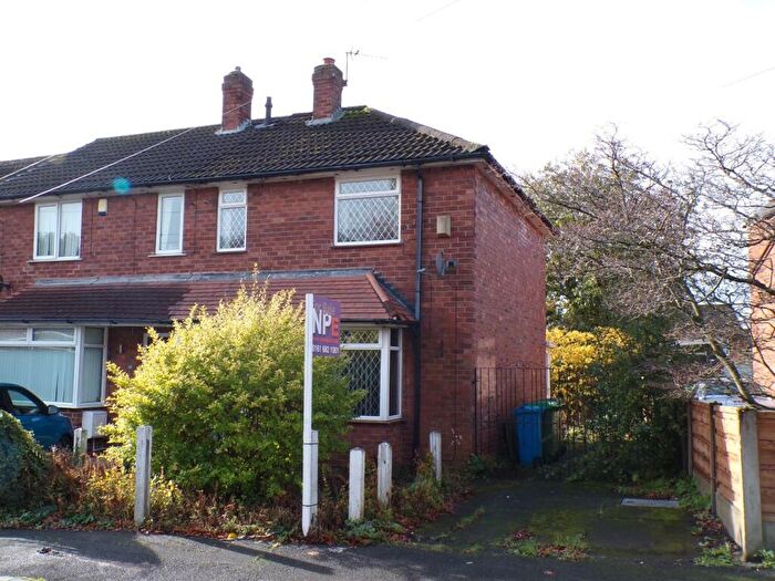 2 Bedroom Town House For Sale In Glenmore Drive, Failsworth, Manchester, M35
