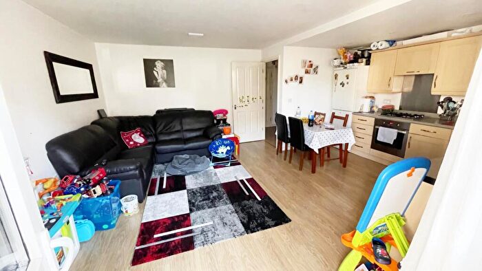 1 Bedroom Flat To Rent In Gareth Drive, London, N9