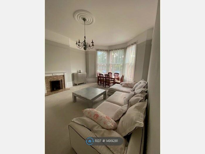 2 Bedroom Flat To Rent In Earls Avenue, Folkestone, CT20