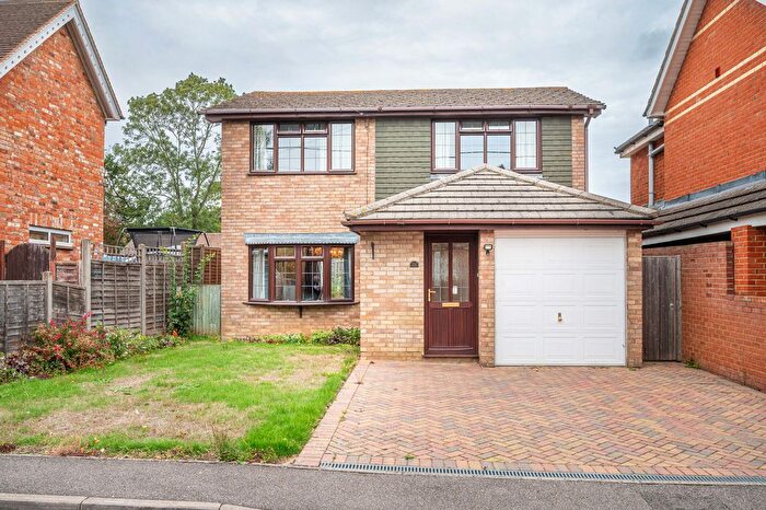 3 Bedroom Detached House For Sale In The Square, Reading, RG7