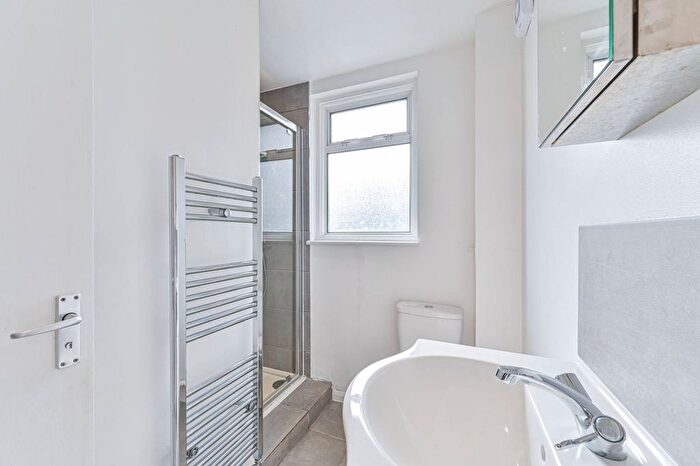 1 Bedroom Maisonette To Rent In New Park Road, Brixton Hill, London, SW2