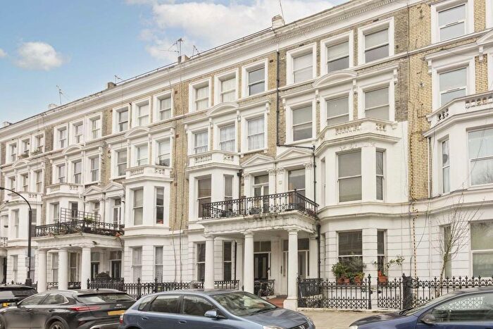 2 Bedroom Flat To Rent In Castletown Road, London, W14