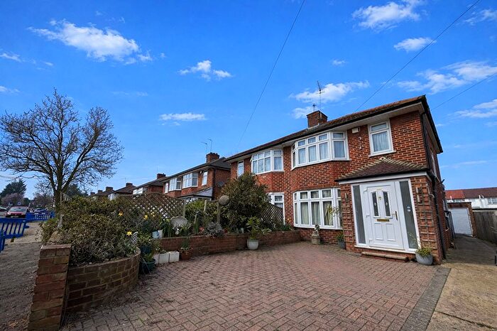 3 Bedroom Semi Detached House For Sale In Calder Gardens, Edgware, HA8