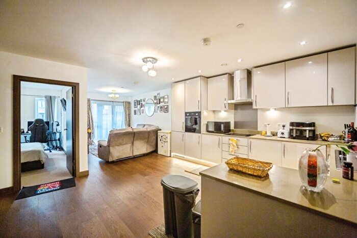 2 Bedroom Flat For Sale In Rosalind Drive, Maidstone, Kent, ME14