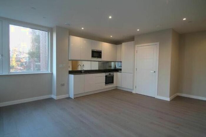 2 Bedroom Flat To Rent In High Street, Bromley, BR1