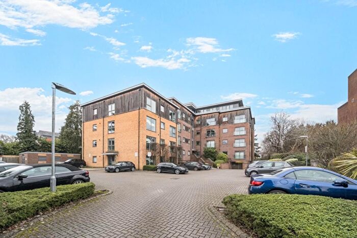 2 Bedroom Flat For Sale In West Reading, Berkshire, RG30