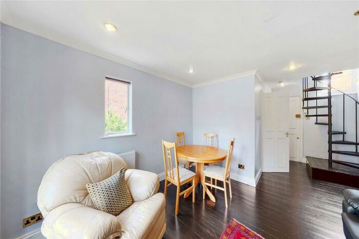 2 Bedroom Apartment To Rent In Cromwell Avenue, London, N6