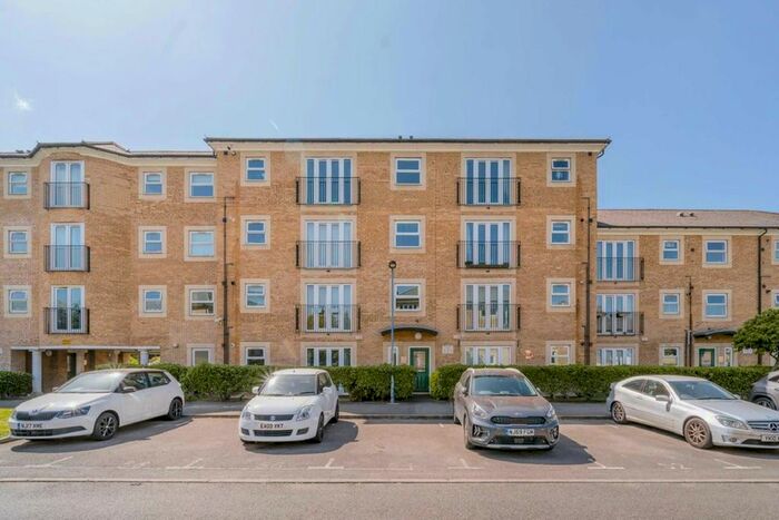 2 Bedroom Flat To Rent In White Lodge Close, Isleworth, TW7