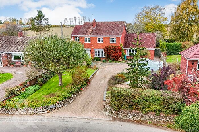 5 Bedroom Detached House For Sale In Lingwood Road, Blofield, Norwich, NR13