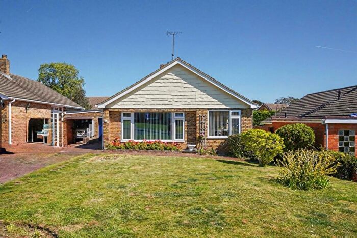 2 Bedroom Detached Bungalow For Sale In Cozenton Close, Rainham, ME8