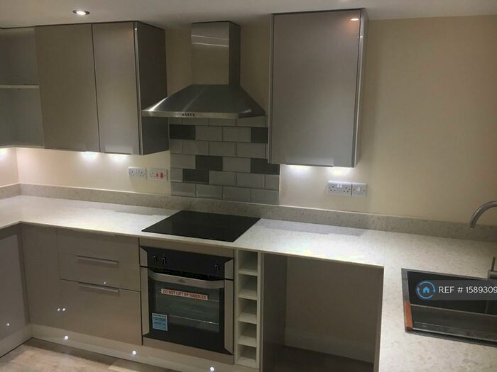 1 Bedroom Flat To Rent In Crown Lane, Theale, RG7