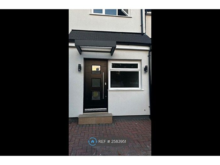 Studio To Rent In Westbury Road, London, N12