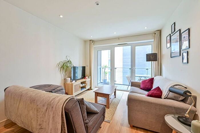 2 Bedroom Flat For Sale In Enterprise Way, Wandsworth, London, SW18