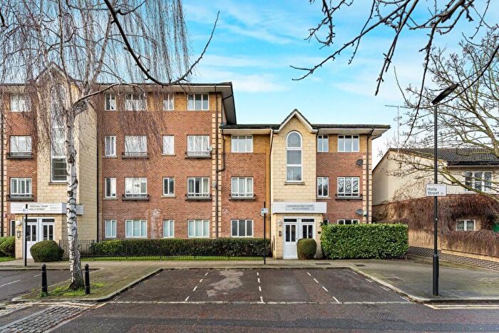 2 Bedroom Apartment For Sale In Holly Street, London, E8