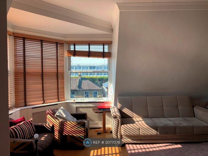 2 Bedroom Flat To Rent In Tetherdown, London, N10
