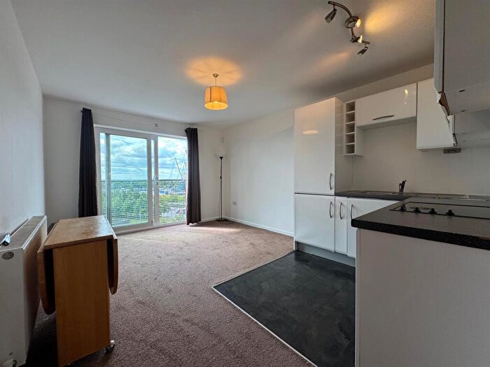 1 Bedroom Apartment To Rent In The Frame, A The Waterfront, Sportscity, M11