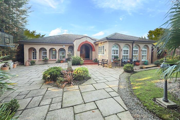 4 Bedroom Detached Bungalow For Sale In The Drive, Ickenham, UB10