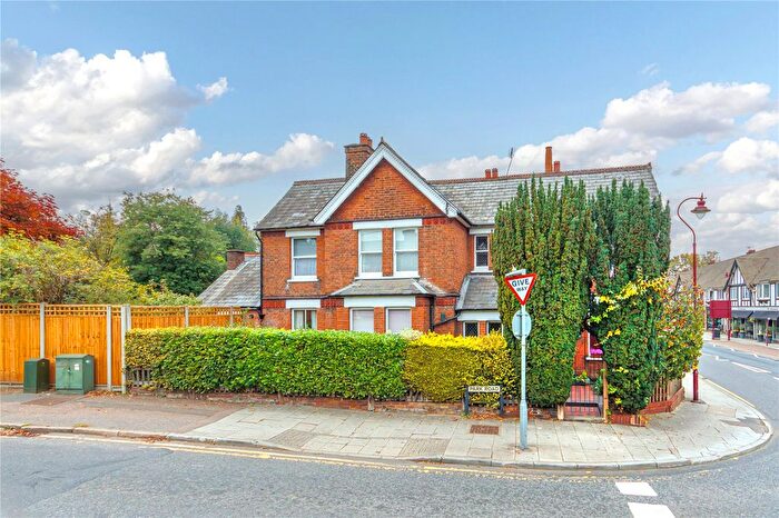 3 Bedroom Link Detached House For Sale In Park Road, Radlett, Hertfordshire, WD7