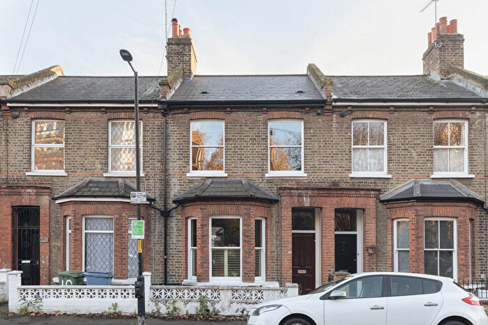3 Bedroom Terraced House For Sale In Badsworth Road, Camberwell, SE5