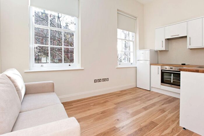 1 Bedroom Flat To Rent In Shaftesbury Avenue, London, Greater London, Covent Garden, WC2H